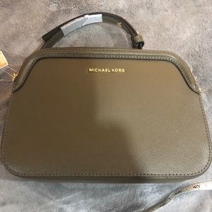 🩸NWT MICHAEL KORS handbag.